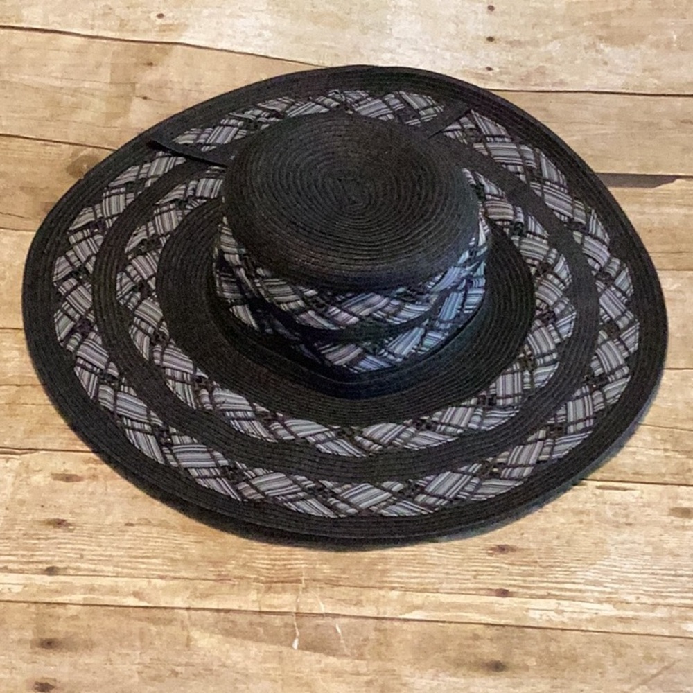 Elegant Black and white Women's Hat - Picture 4 of 8